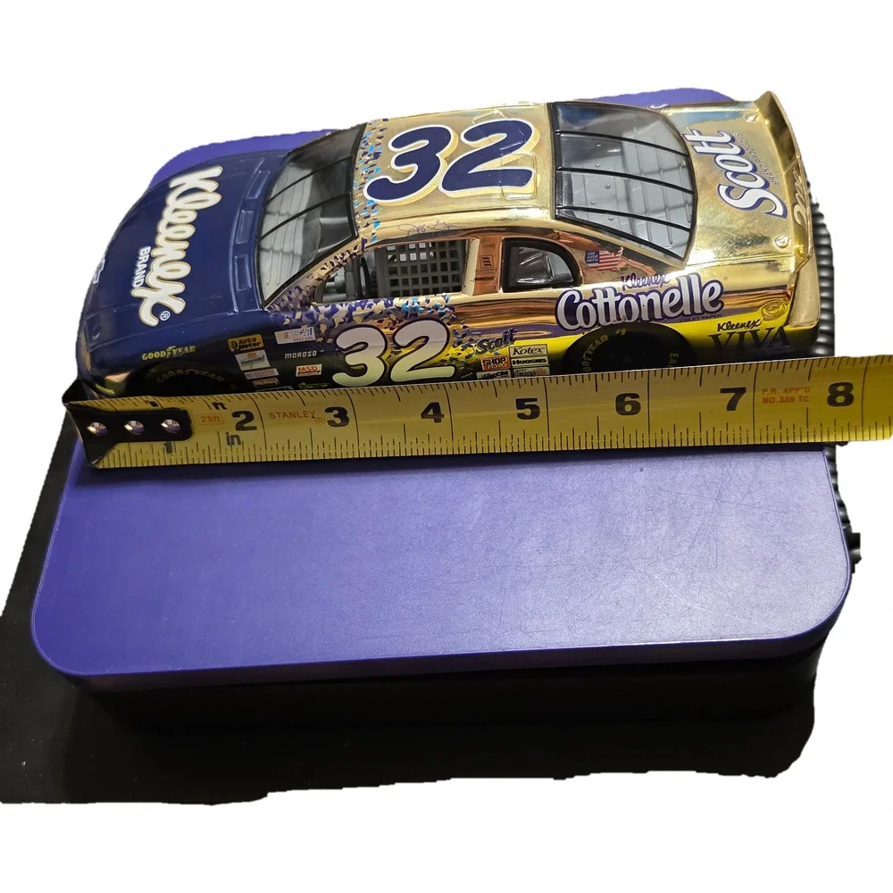 Racing Champions #32 Jeff Green Cottonelle Kleenex Gold 1:24 NASCAR Diecast